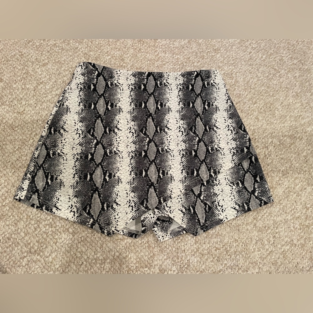 Island Gypsy Skort - size small